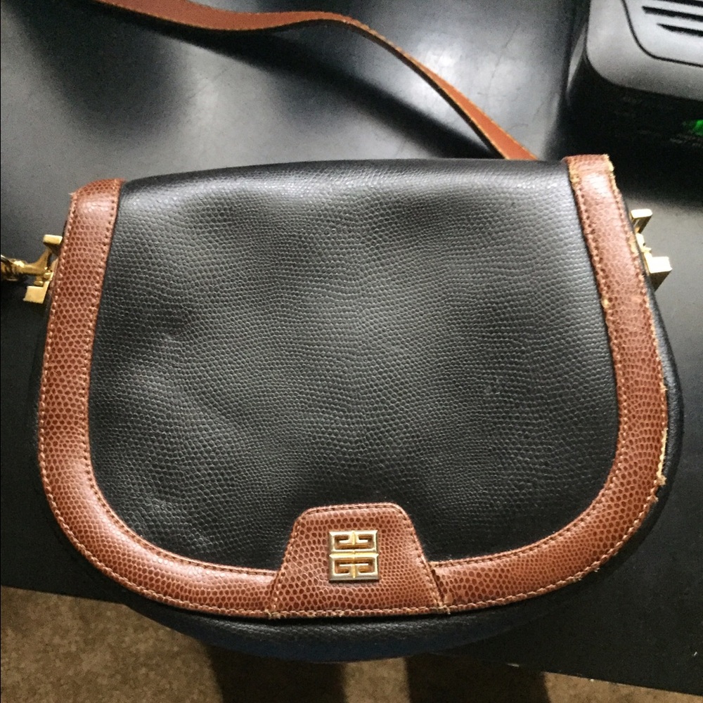 Givency purse